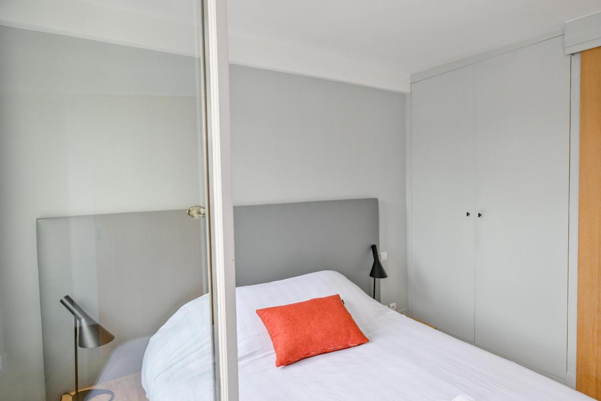 Stunning One-bedroom, Marais - Place Des Vosges Parijs