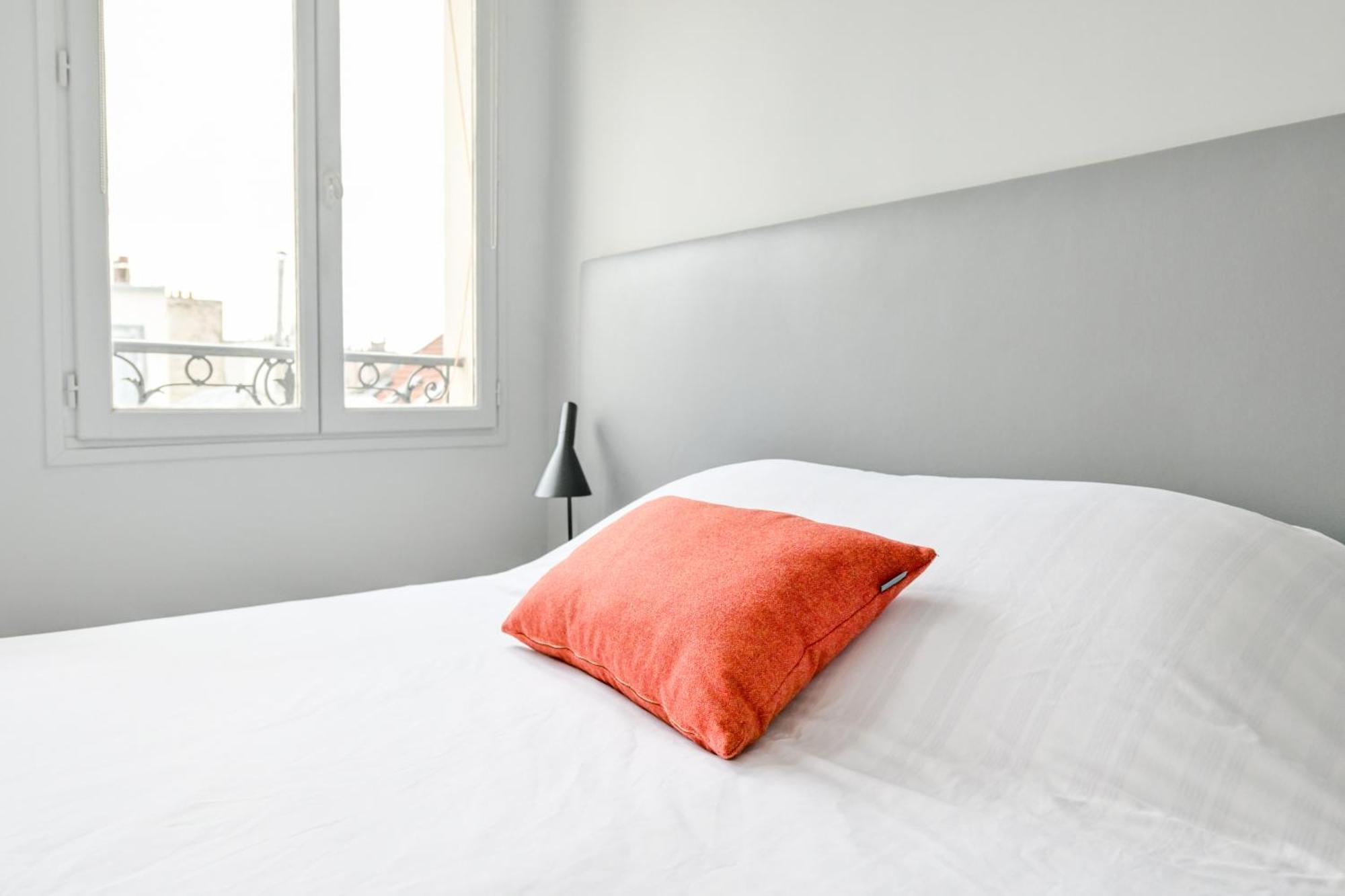 Stunning One-bedroom, Marais - Place Des Vosges Parijs