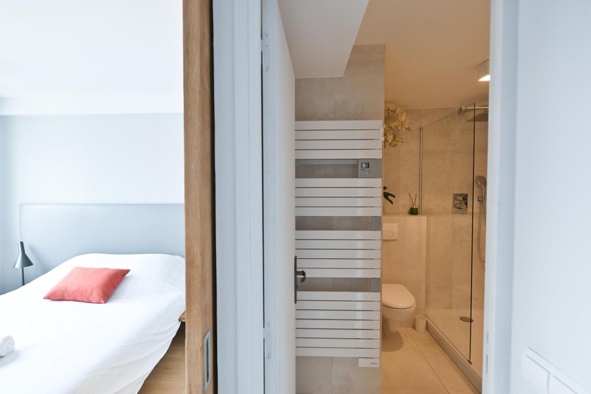 Stunning One-bedroom, Marais - Place Des Vosges Appartement Parijs