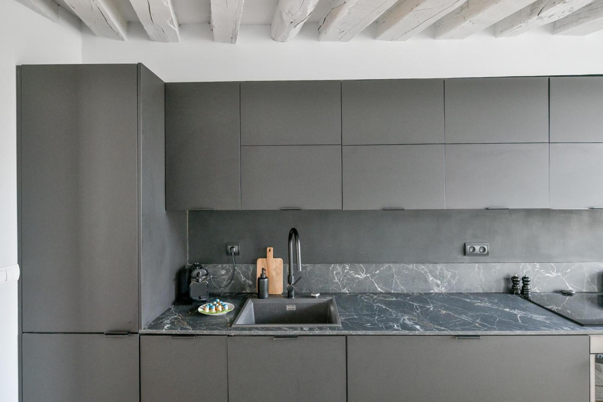 Stunning One-bedroom, Marais - Place Des Vosges Appartement Parijs