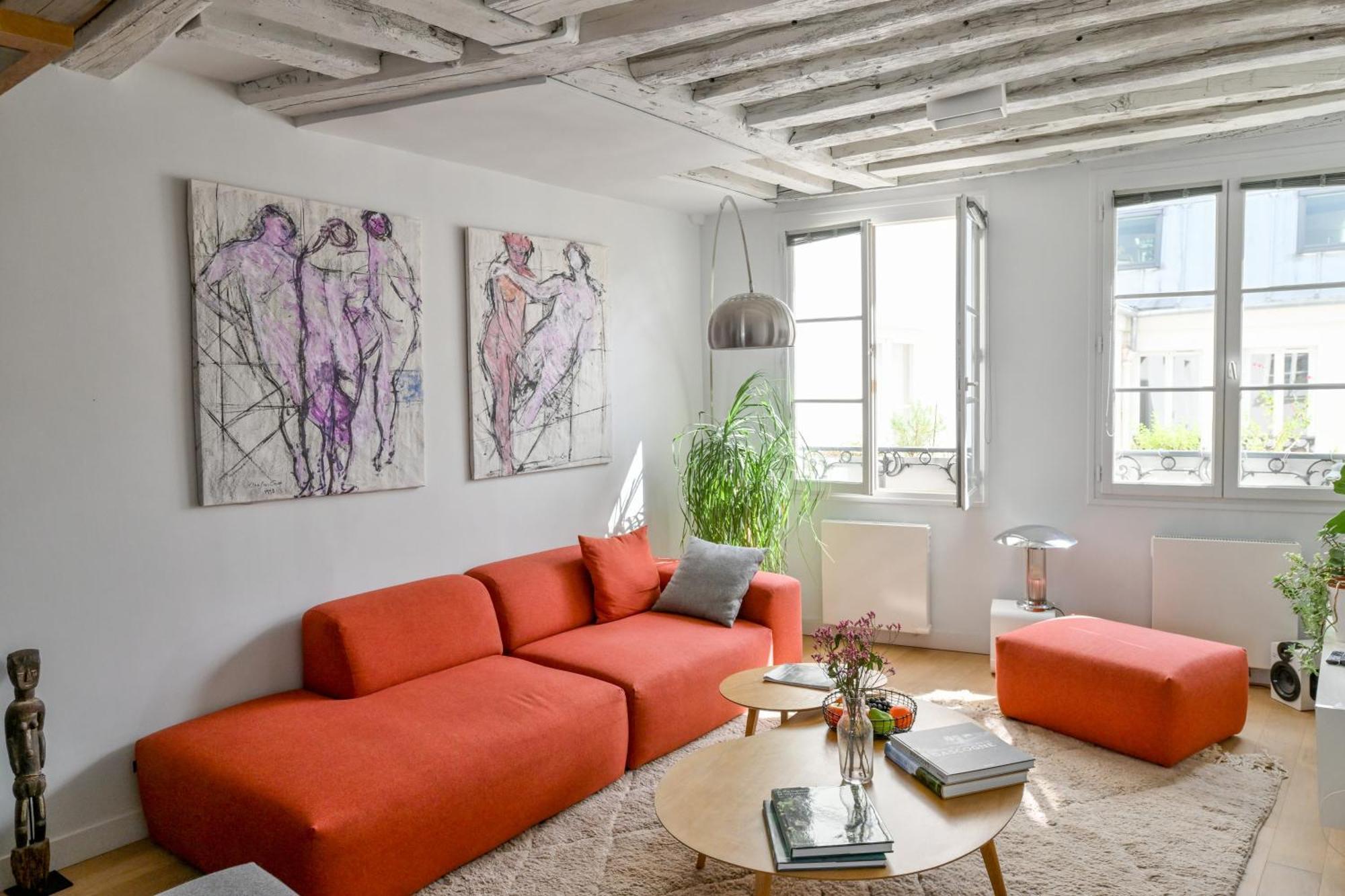 Stunning One-bedroom, Marais - Place Des Vosges * Parijs